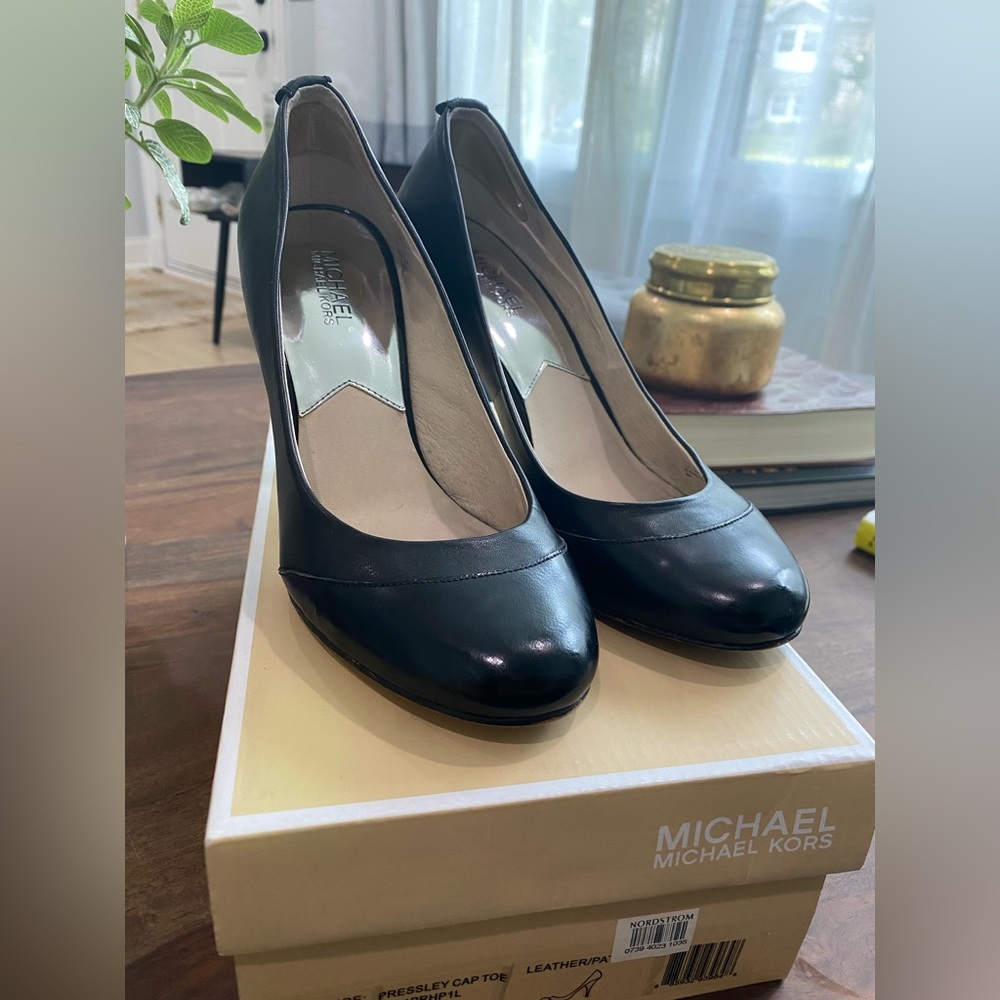 Michael Kors Classic Leather Pumps w/ Stiletto Heel -Size 9
